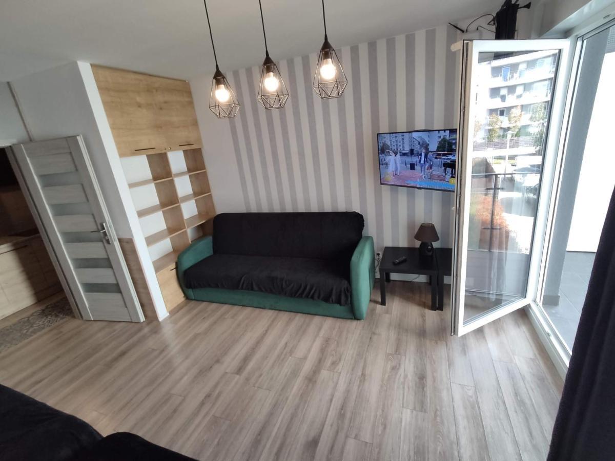 1120 Smialego 41 - Tanie Pokoje W Apartamencie - Samodzielne Zameldowanie - Self Check In Poznan Exterior photo