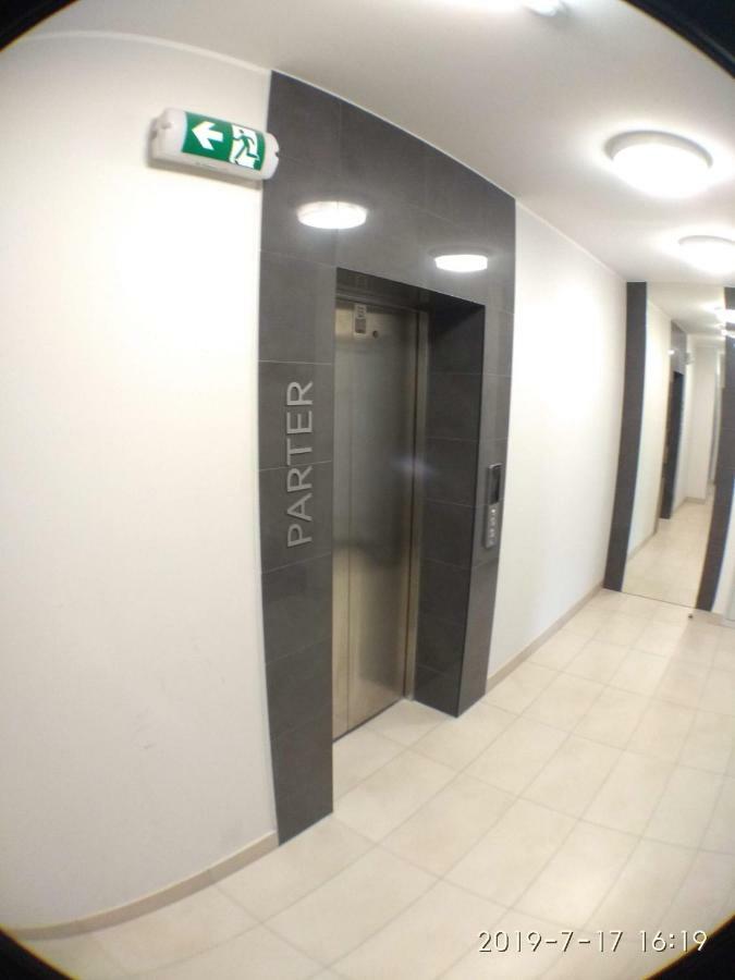 1120 Smialego 41 - Tanie Pokoje W Apartamencie - Samodzielne Zameldowanie - Self Check In Poznan Exterior photo