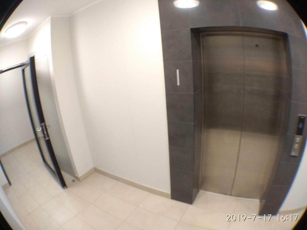 1120 Smialego 41 - Tanie Pokoje W Apartamencie - Samodzielne Zameldowanie - Self Check In Poznan Exterior photo