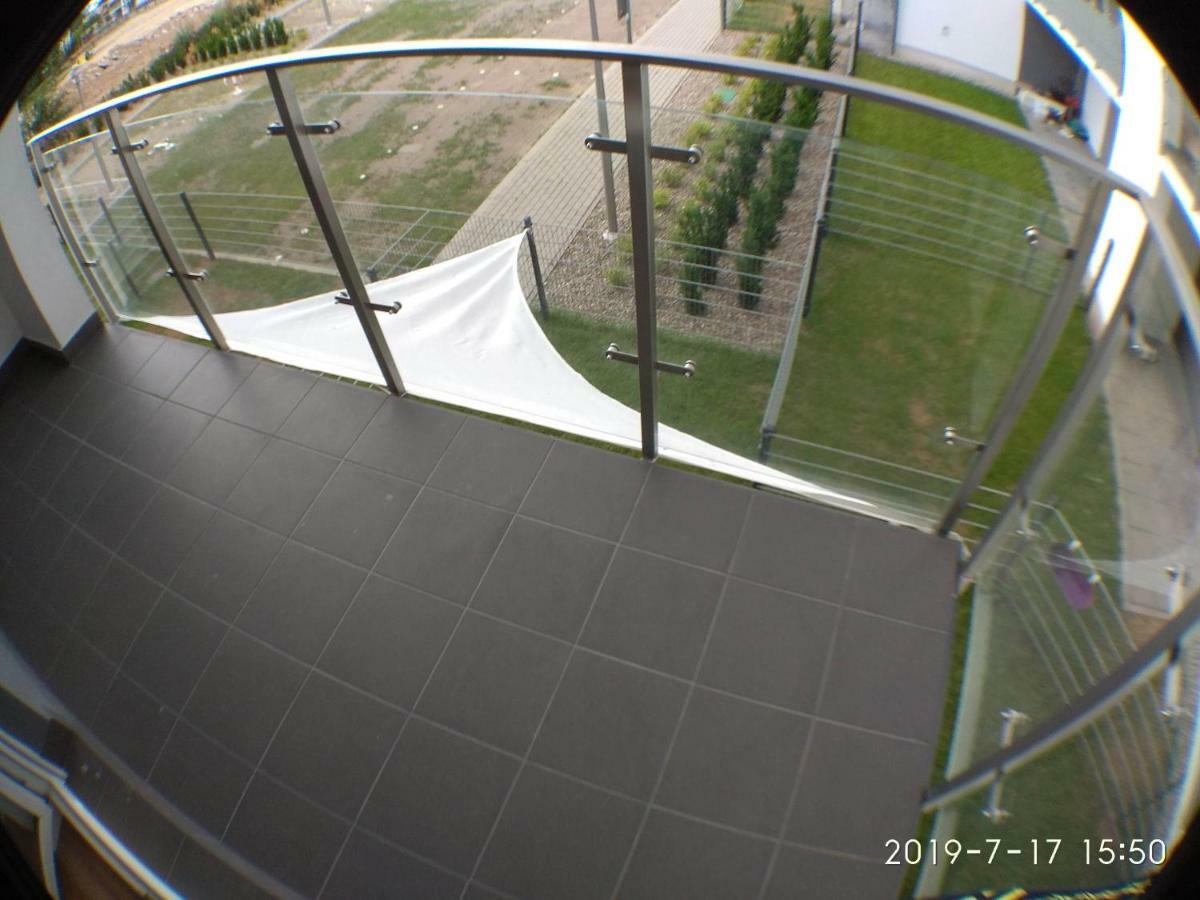 1120 Smialego 41 - Tanie Pokoje W Apartamencie - Samodzielne Zameldowanie - Self Check In Poznan Exterior photo