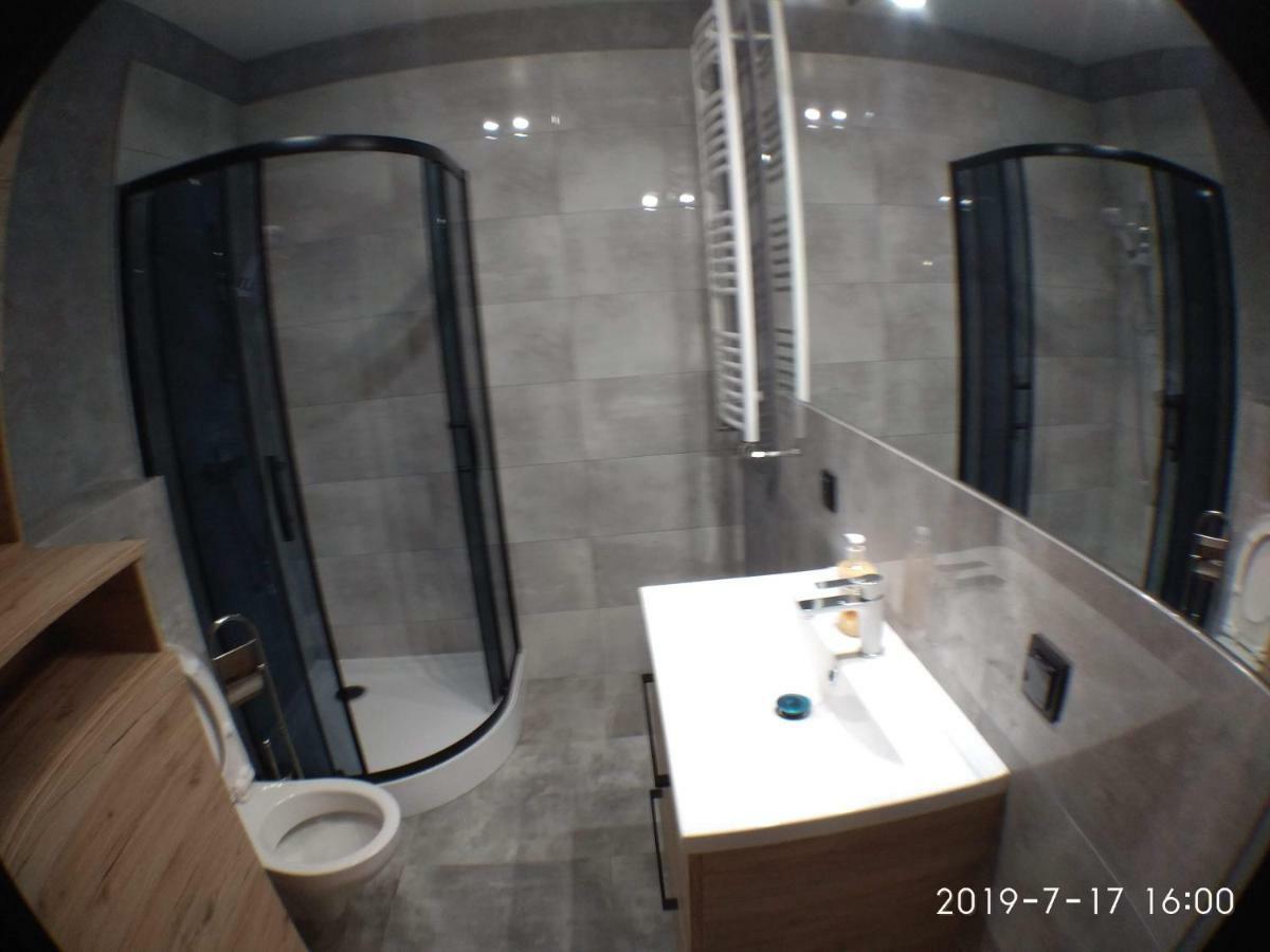 1120 Smialego 41 - Tanie Pokoje W Apartamencie - Samodzielne Zameldowanie - Self Check In Poznan Exterior photo
